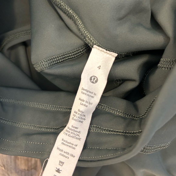 Lululemon never worn before green leggings size 4 length 28 - Picture 3 of 3